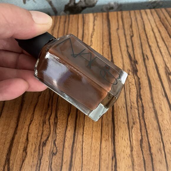 Nars Light Reflecting Foundation Deep 6 Mali 30ml/1fl.oz. - Picture 2 of 4